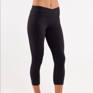 Lululemon Black Astro Wunder Under in Size 6